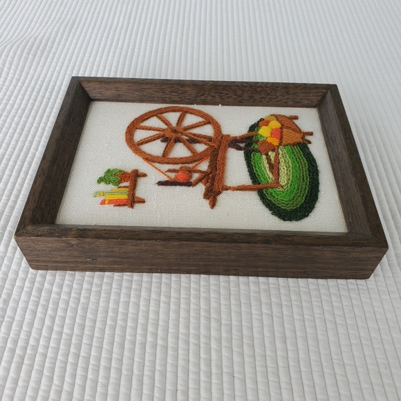 Embroidered Spinning Wheel Crewel Work 8x6 Framed Handmade Needlepoint Vintage - Picture 6 of 7